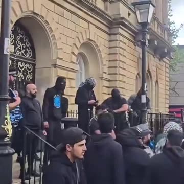 Pakistanis will come to the UK Do shouting Allah Akbar...