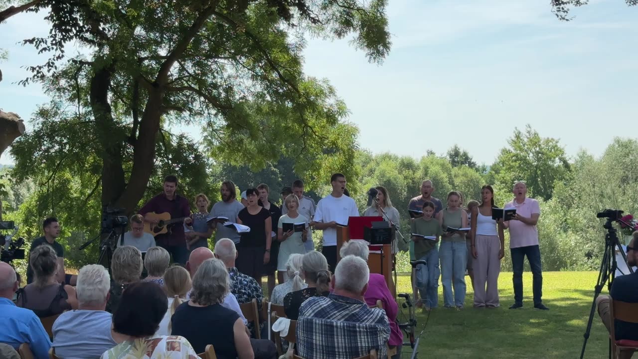 Bülow - Gastchor eröffnerte das Sommerfest mit Dr.H.c. Peter Hahne