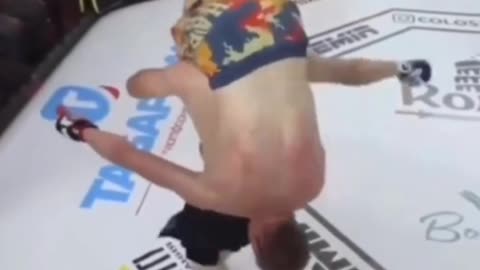 He hit Chechen Dance in the middle of the fight #fypシ #trending #khamzatchimaev #ufc #mma #chechen
