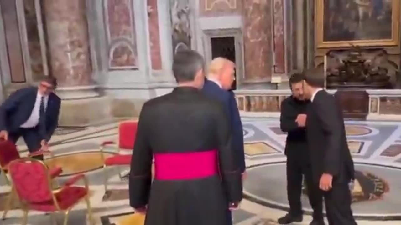 Face to Face Trump-Zelensky and the intruder Macron