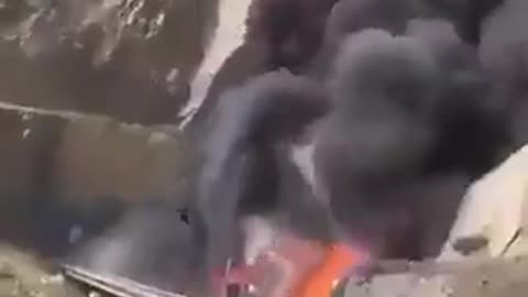 Tragjedi e rëndë! Autobusi me 46 pelegrinë shpërthen në flakë pas përplasjes