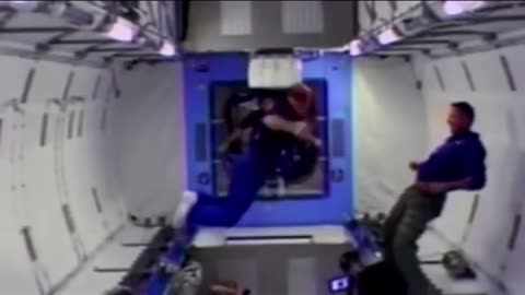 🤯🌌 If You Can't Reach A Wall, It's Possible To Get Stuck Floating In The Space Station | FeedMyCurio