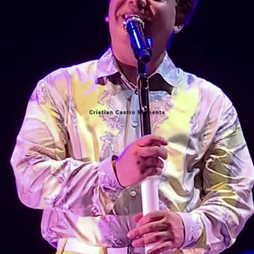 #cristiancastro Deleitó en #acapulco con la canción '#Morelia' a capella ¡Muy bien lo hizo!"