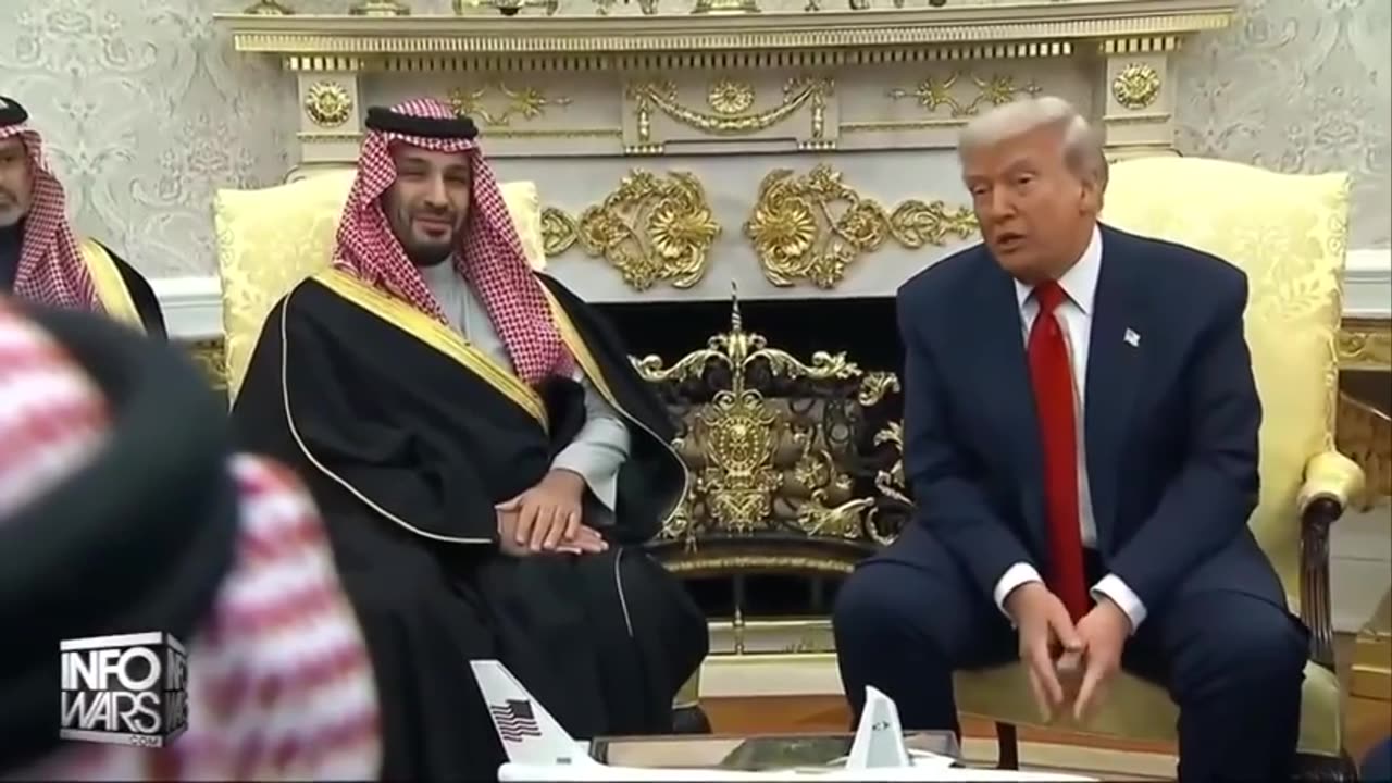 ALEX JONES [FULL] Tuesday 11/18/25 • Cloudflare Internet Outage, House Votes To Release Epstein File