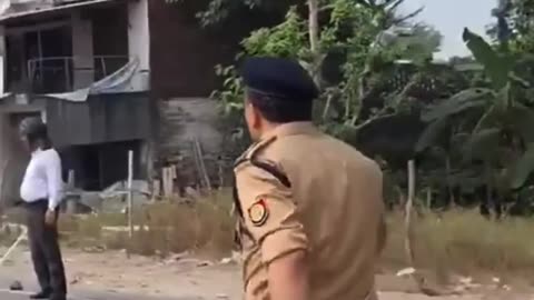 Bahraich Violence दंगाइयों के पीछे दौड़े STF Chief Amitabh Yash UP News N18S Viral Video - 1080