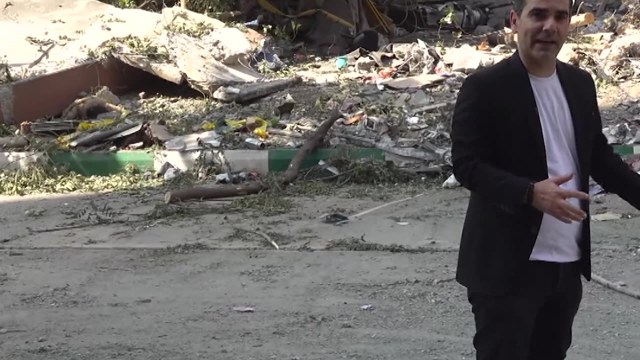 "10 niños siguen atrapados bajo los escombros"