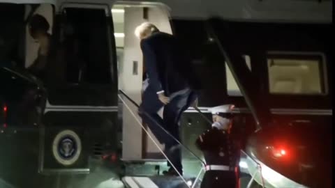 Trump walks from Air Force One to Marine One while matching strides, Joe Biden could never
