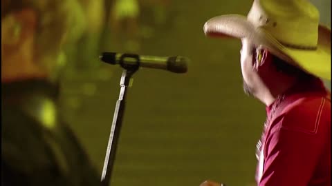 Take a Little Ride - Jason Aldean (live)