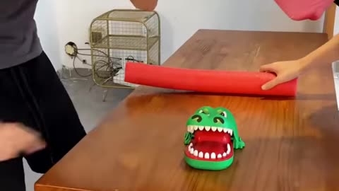 Hurry up and ask your friends to come and watch the crocodile tooth extraction challengg