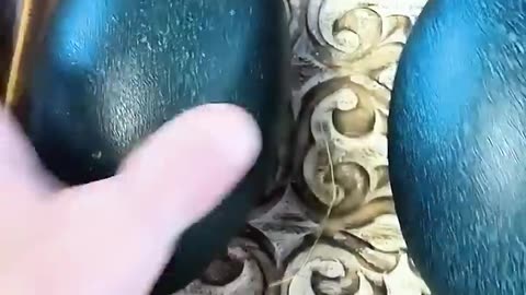 This farmer found a strange egg in his chicken coop 🥚 💚