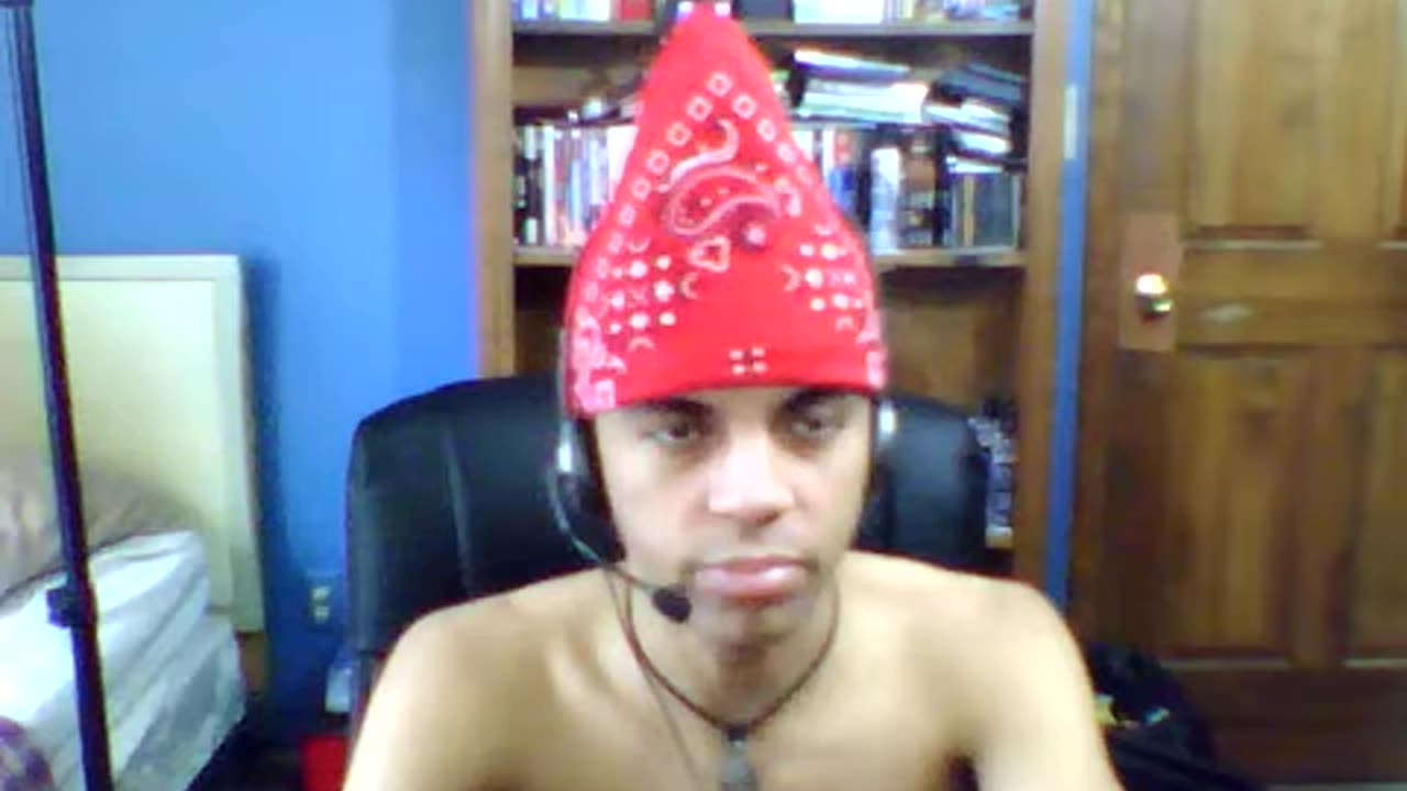 2016 06 06 - LIVE on YouNow June 6, 2016 (1)