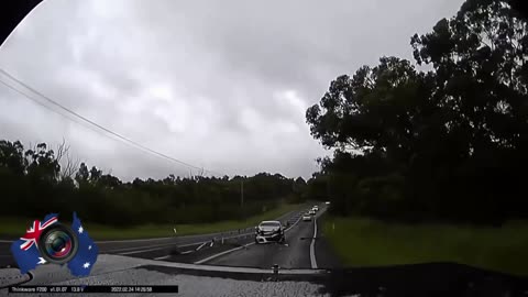 Aussiecams - Slowing for debris over the roadway and this happened! Buttaba