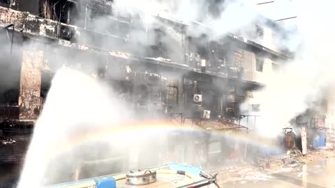 Search for missing continues after fatal Karachi mall fire