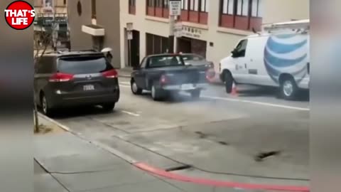 Funny WOMEN FAIL IN TRAFFIC - 💋 Women Drivers NO Skill | Funny Fails best of 2018 👠 #2
