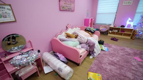 MEETING THE GRINCH AT 3AM **He Almost Got Londyn**