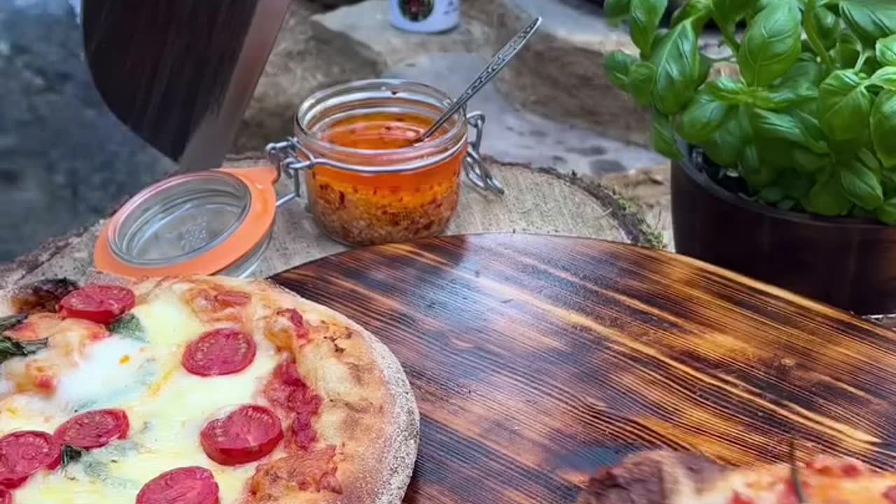 Which of the 3 Most Delicious Neapolitan Pizzas Do You Love the Most? 🍕🔥