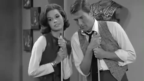🤯🎉 Mary Tyler Moore's UNBELIEVABLE Trick Shot in 1962! | FunFM