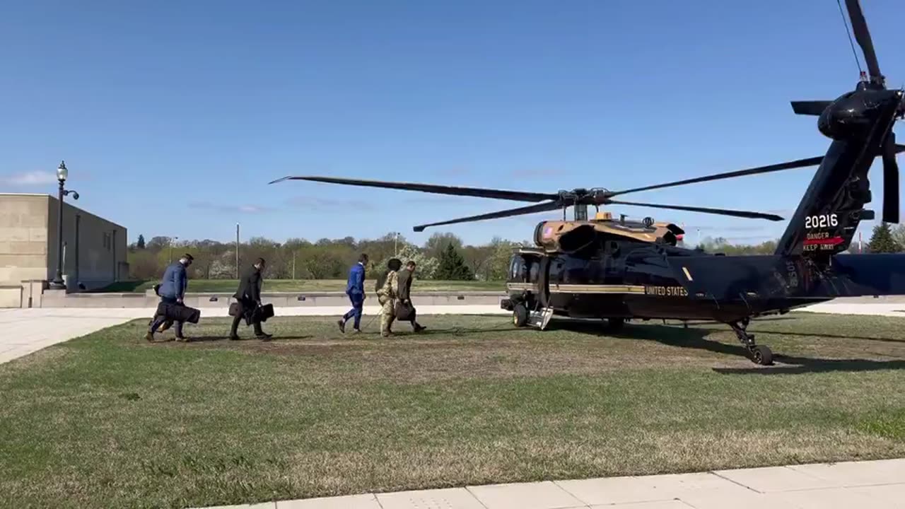 🚨🔥Defense Sec. Pete Hegseth Wheels up from the Pentagon — headed to Naval Academy
