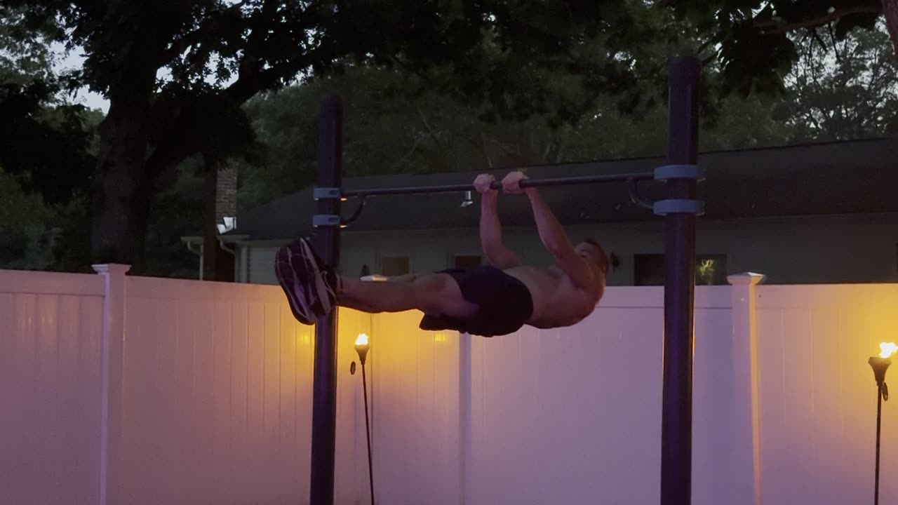 One Arm Pull-Up to Front Lever to Flyaway – Just Flowing