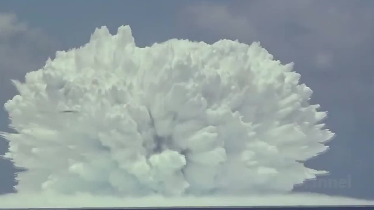 MARK 7 NUCLEAR GRAVITY BOMB EXPLODES DEEP UNDERWATER CREATING A COLUMN OF WATER VAPOR MORE THAN A MILE HIGH