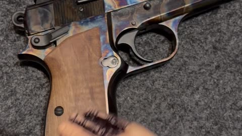 Sunday touch around 132: SPH touches an Inglis Hi-Power clone.