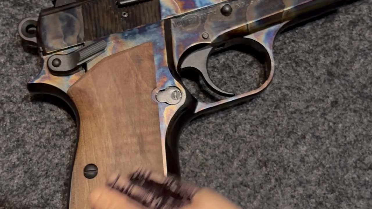 Sunday touch around 132: SPH touches an Inglis Hi-Power clone.