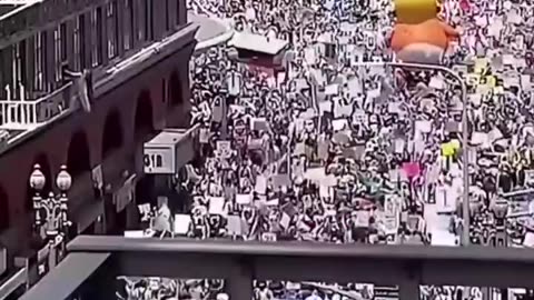 Tens of thousands of US residents have come out to protest against Trump's policies across the country, American media report.