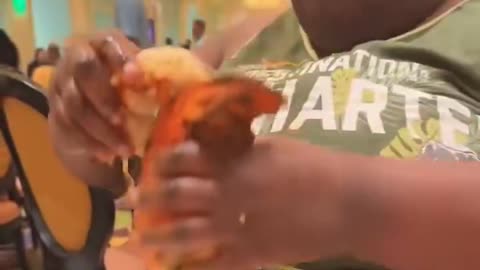 WE EATIN' GUD 2NITE!