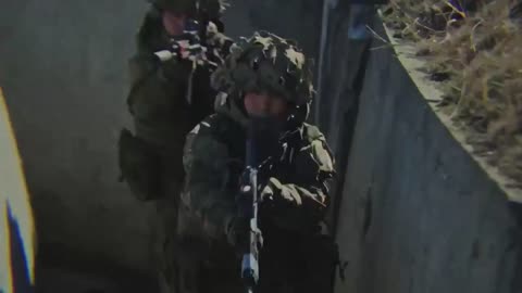 North Korean Soldiers Singing a Song 😁