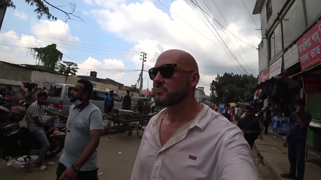 I Train Surfed in Bangladesh 🇧🇩 – The Wildest Ride Ever!