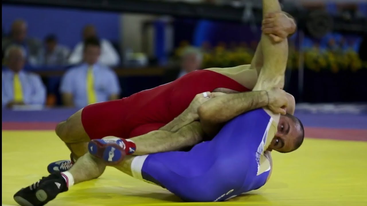 Intense Heavyweight Wrestling Match Highlights - Must See!