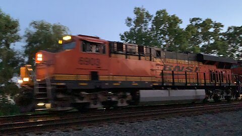 Last minute BNSF Train shows up before the light fails