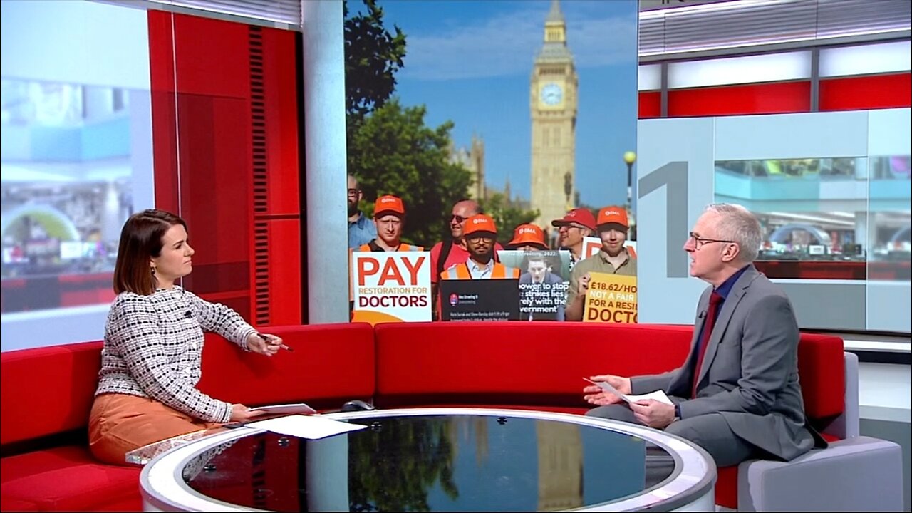 Nursing leaders are warning the government in England must boost the pay of nurses or face possilble