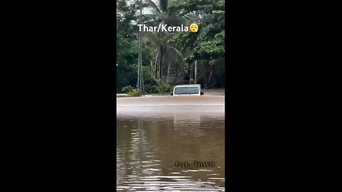 jeep vs mahindra thar in flooded area