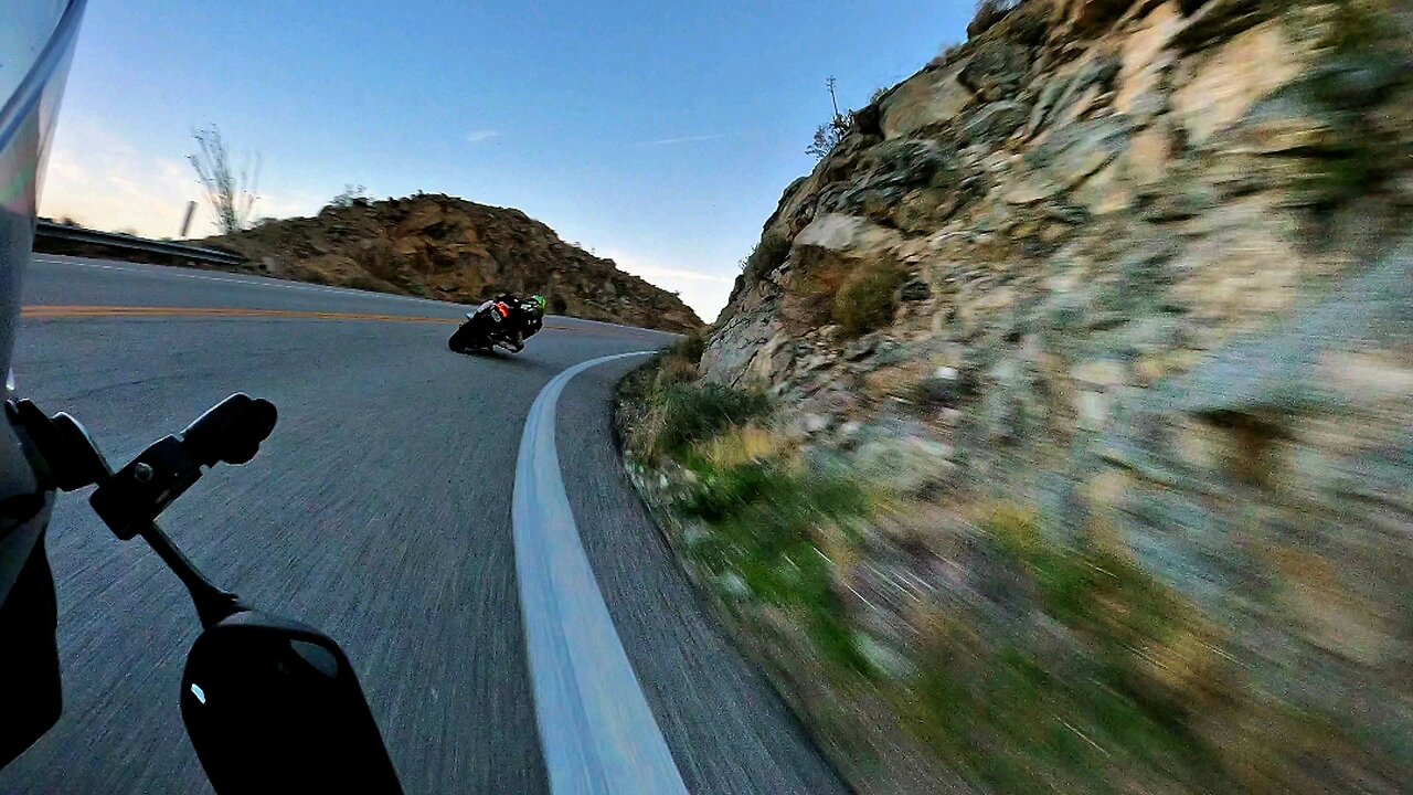 4k | YAMAHA R7 VS APRILLA RSV4