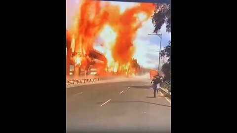 Paul White Gold Eagle - 🚨🇲🇽 BREAKING NEWS： SANTA MARTHA BRIDGE EXPLOSION MEXICO