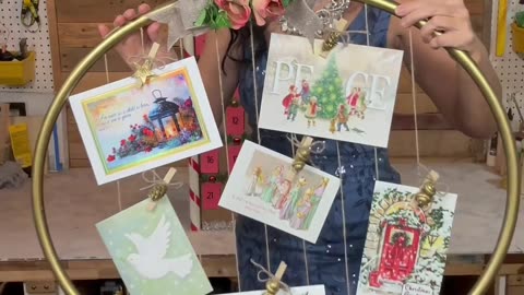 Making a Hula Hoop Christmas card holder using acorns and pinecone clips, Christmas Countdown Day 15