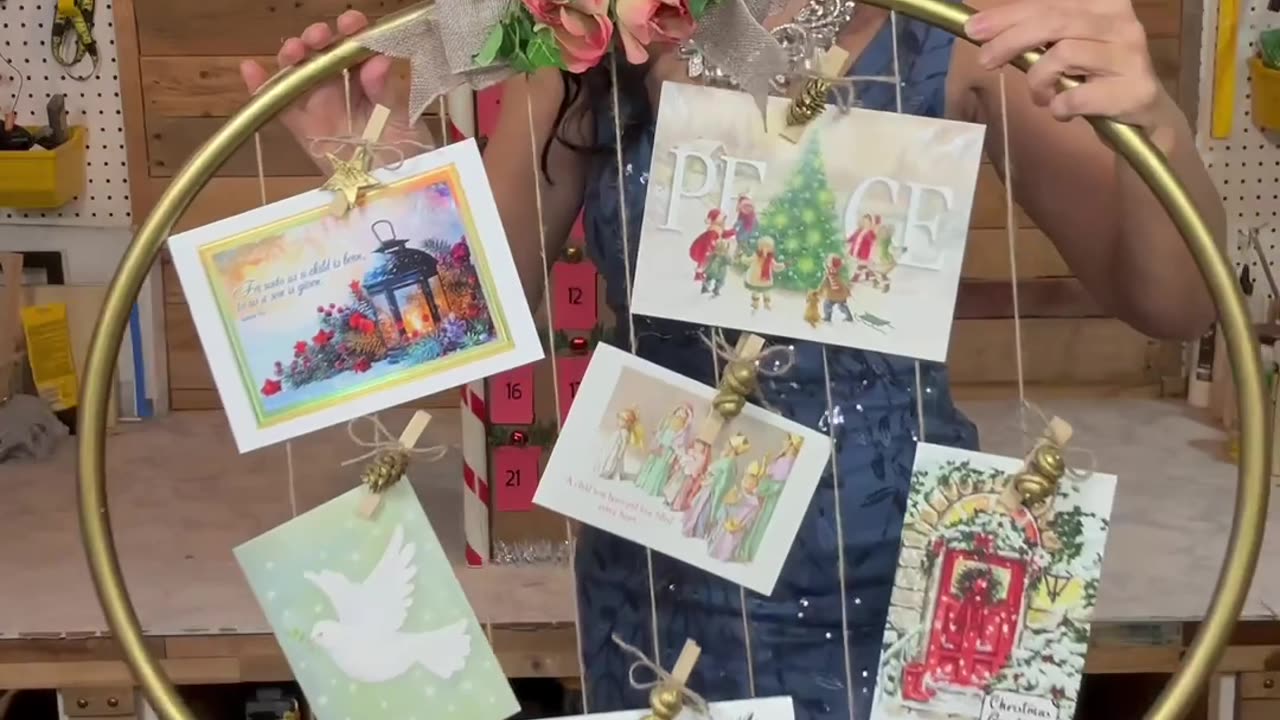 Making a Hula Hoop Christmas card holder using acorns and pinecone clips, Christmas Countdown Day 15