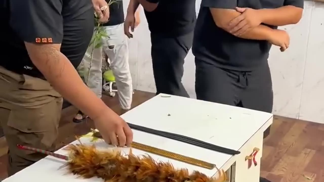 Screaming chicken reactivity challenge: sacking men s simple happy reaction challenge Screaming