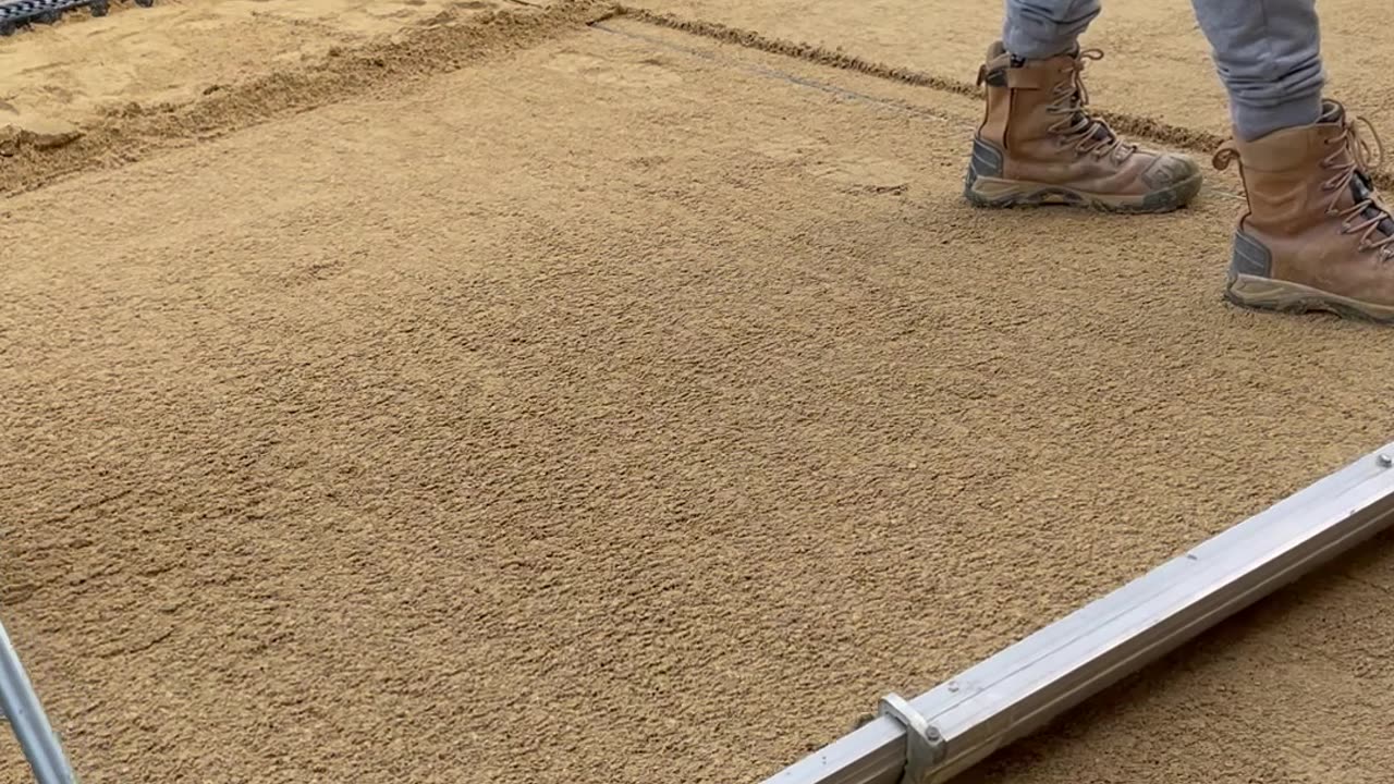 Construction Crew Shows Off Clever Work Techniques