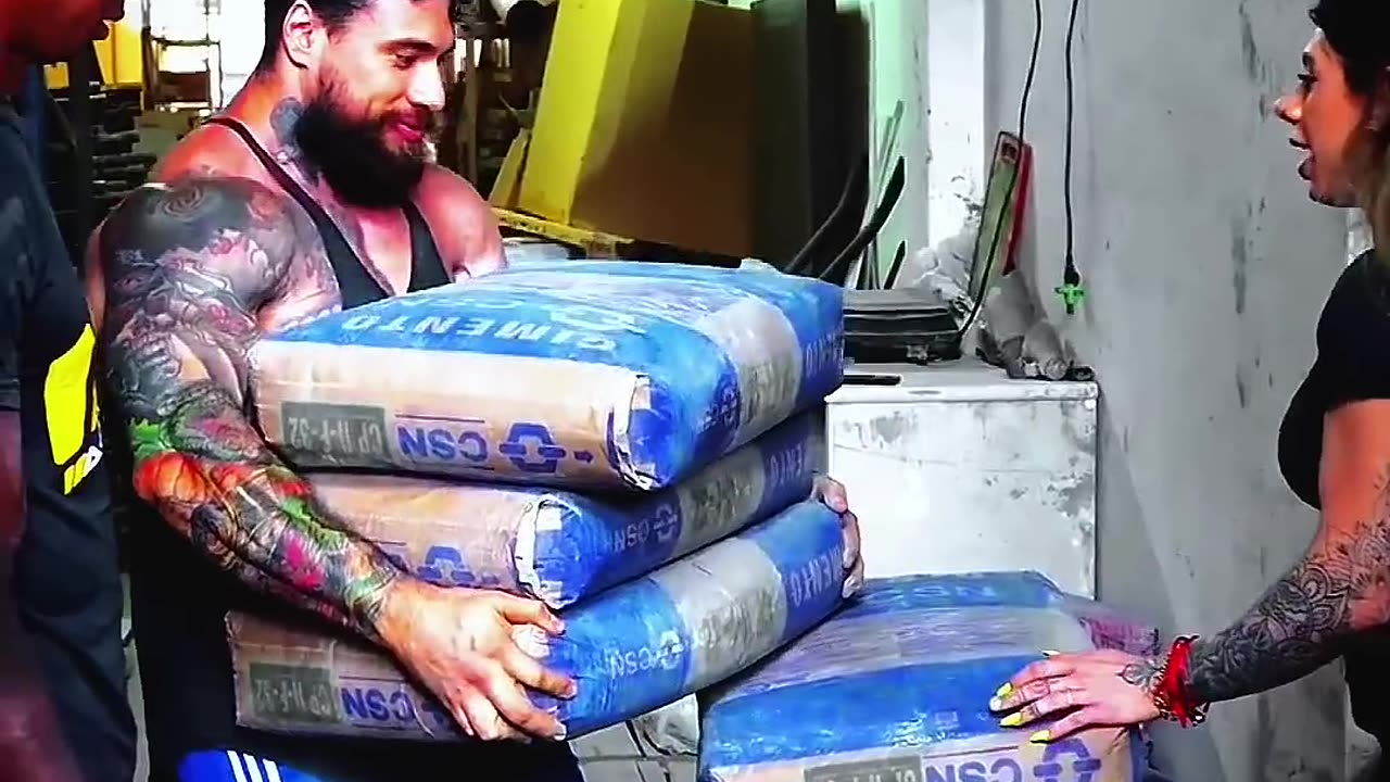 bodybiulers weight lifting