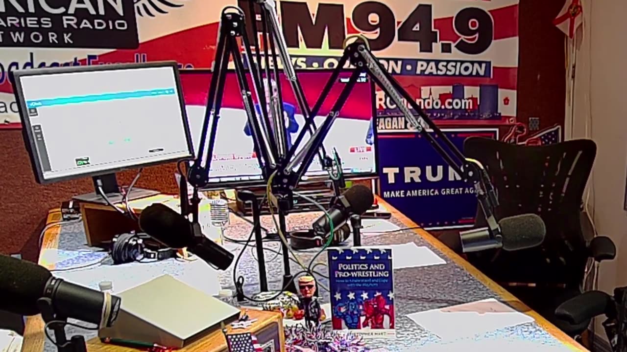 JAKE TAPPER APPEARS TO BE COLOR BLIND