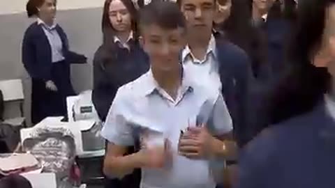 The incredible balloon game in the classroom