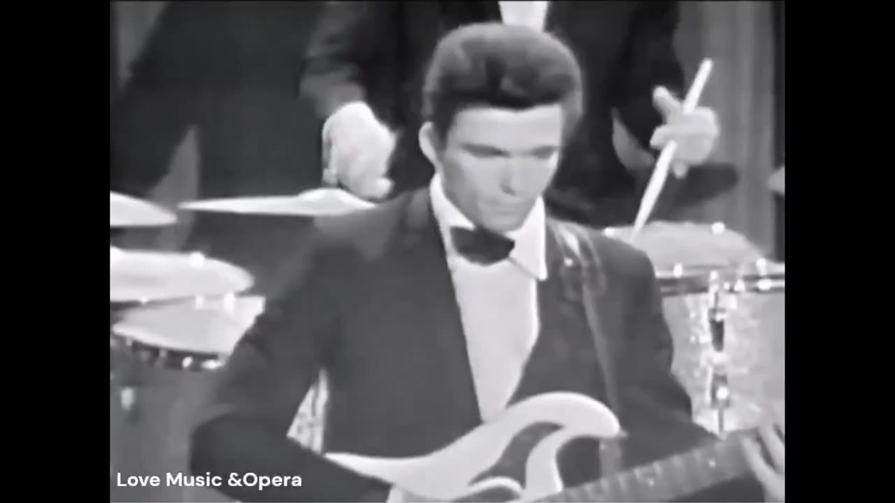 Classic Quick Smile: The Shadows - Apache (1964) it will never get old.