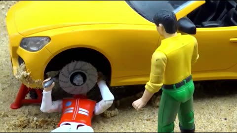 Heavy Machinery Toys: Excavator Rescues Dump Truck!