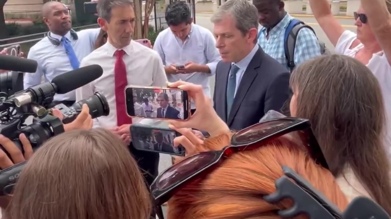 Maxwell Attorney - She answers Questions of about 100+ proole