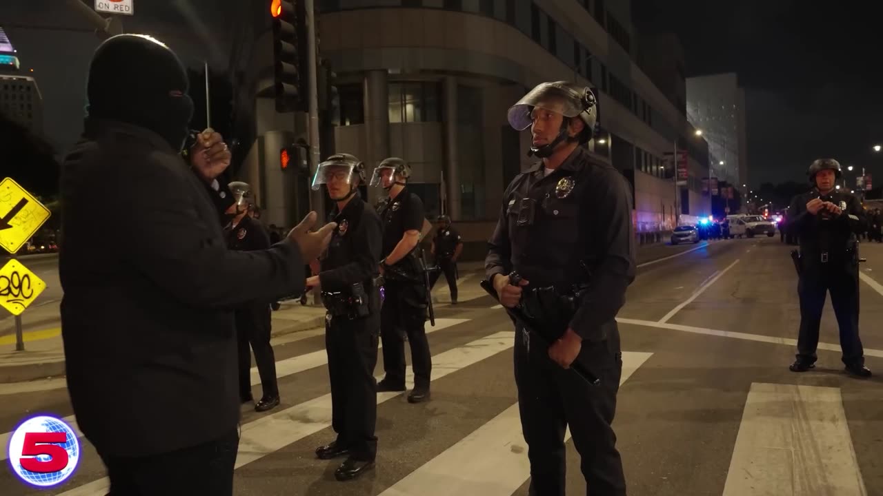 Sidam Talks to Cops at Anti I.C.E. Protest in Los Angeles