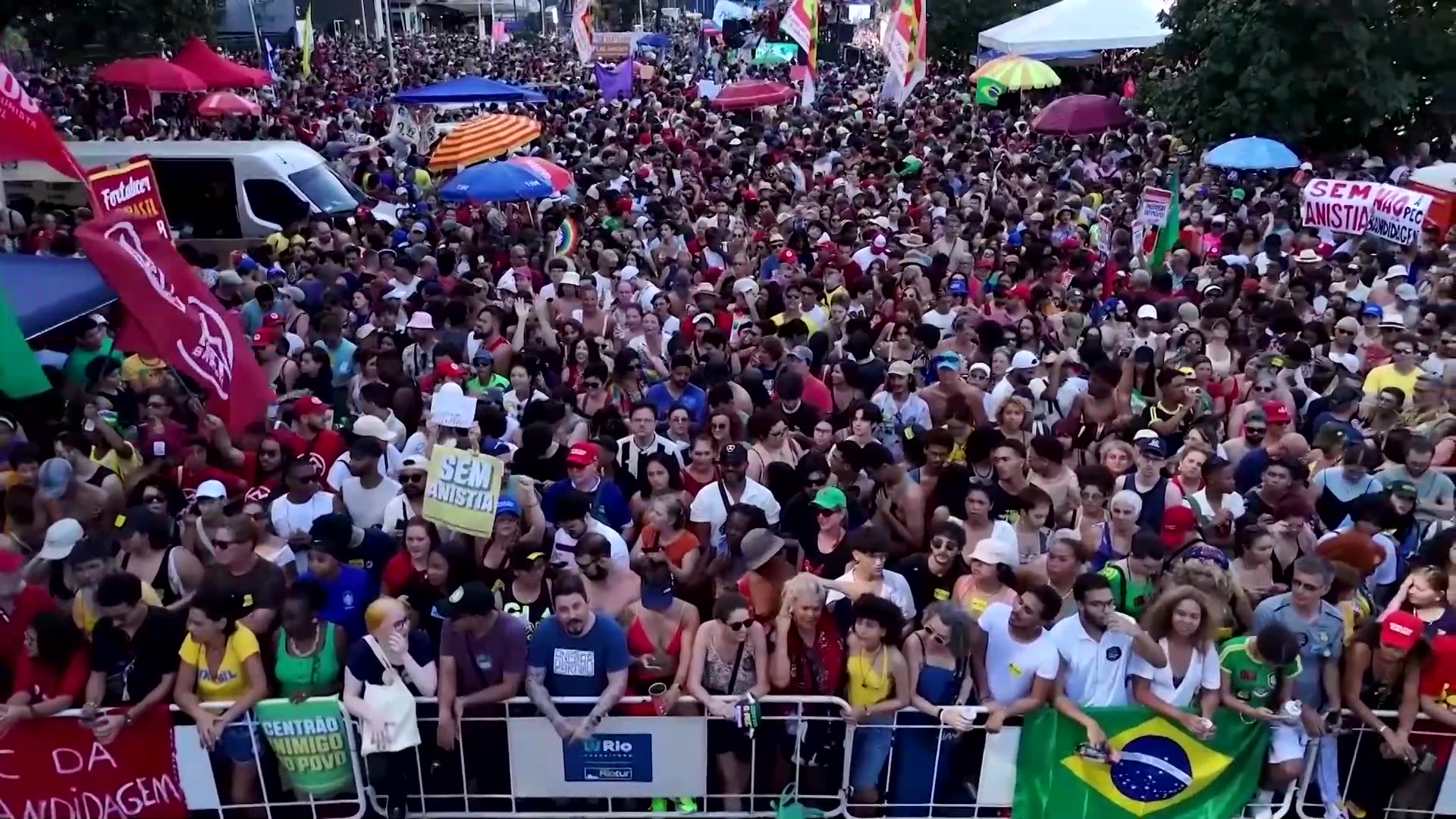 Brazilians protest efforts to shield Bolsonaro from courts