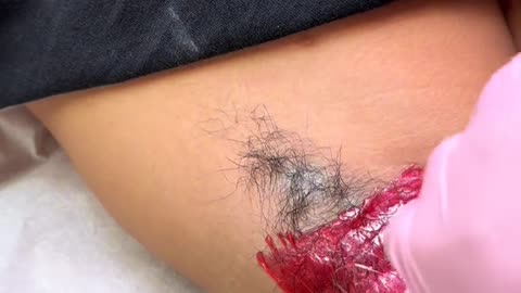 Underarm Waxing with Sexy Smooth Cherry Desire | Smooth & Gentle Hair Removal | @thepinkstrip