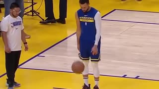 How Stephen Curry exposed a court secret ? 😲
